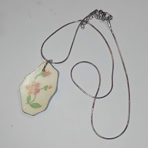 Plate necklace - Picture 1 of 5